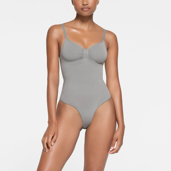 🩶NEW SKIMS SEAMLESS SCULPT BRIEF BODYSUIT IN PACIFIC L - Picture 3 of 4